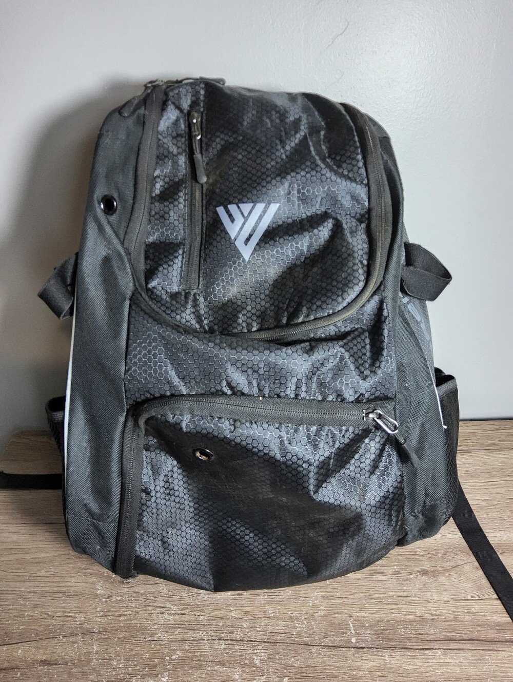 DAREKUKU Youth Baseball/Softball Backpack Bat Bag Black/Silver